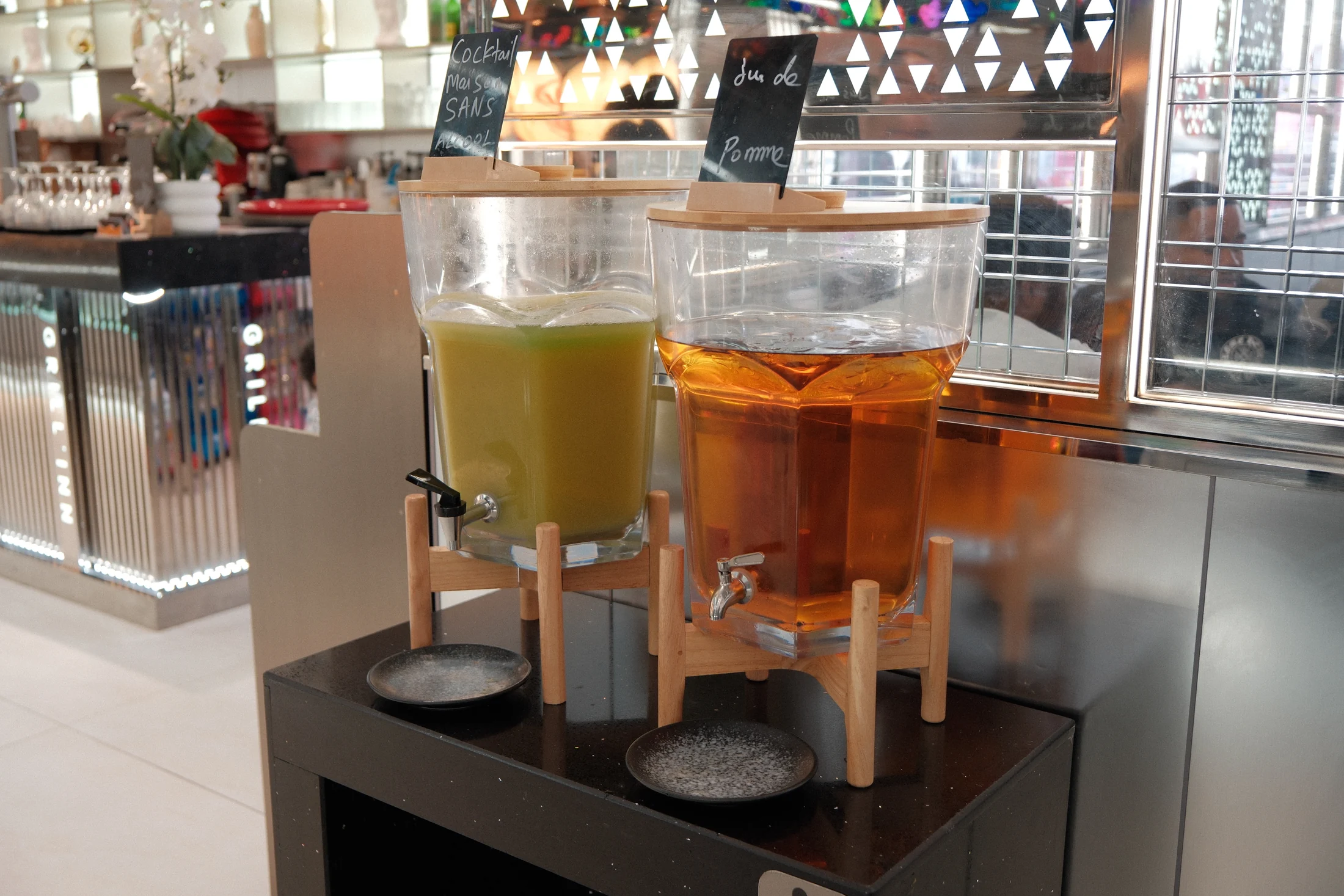 Cocktails maison sans alcool et jus de pomme